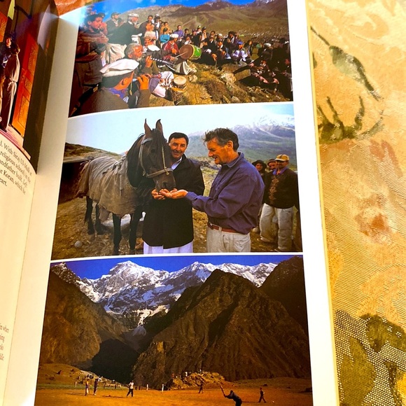 HIMALAYA MICHAEL PALIN MONTY PYTHON  TRAVEL BESTSELLER Paperback PHOTOS EUC - Picture 4 of 15